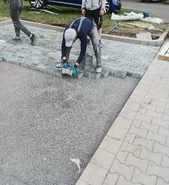 Układanie kostki brukowej w Kielcach